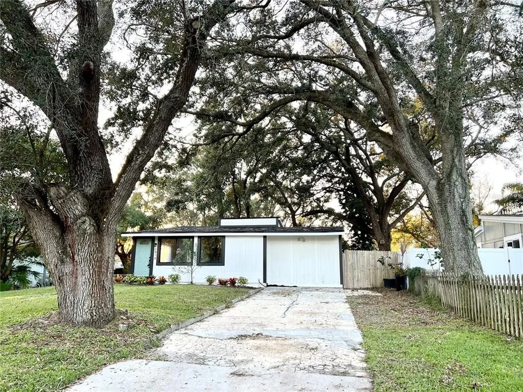 2414 S Lake Avenue Sanford FL 32771