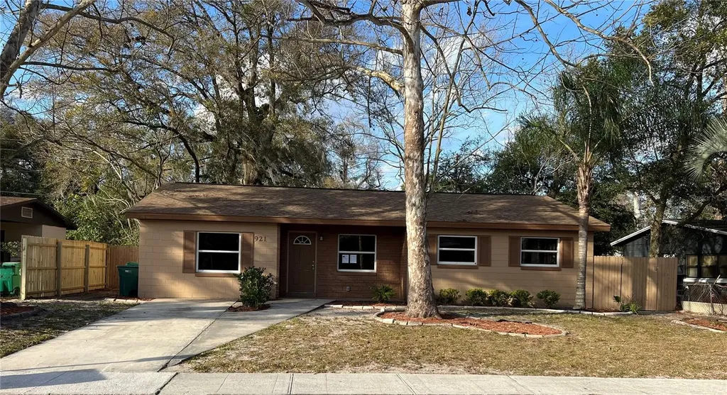 921 Valleydale Avenue Deland FL 32720