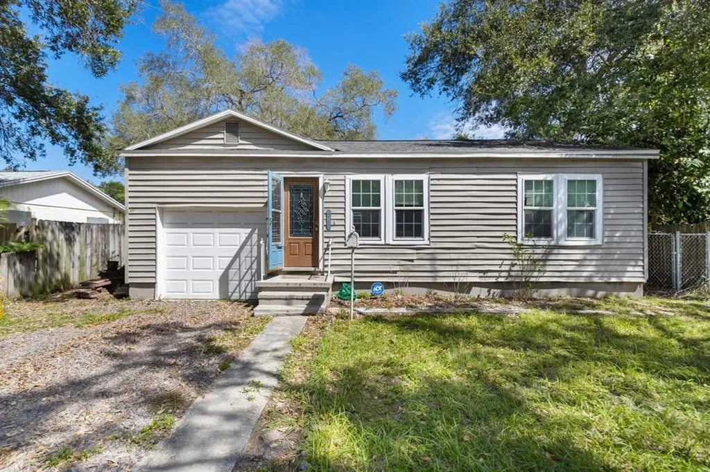 4717 Iris Street N St Petersburg FL 33714