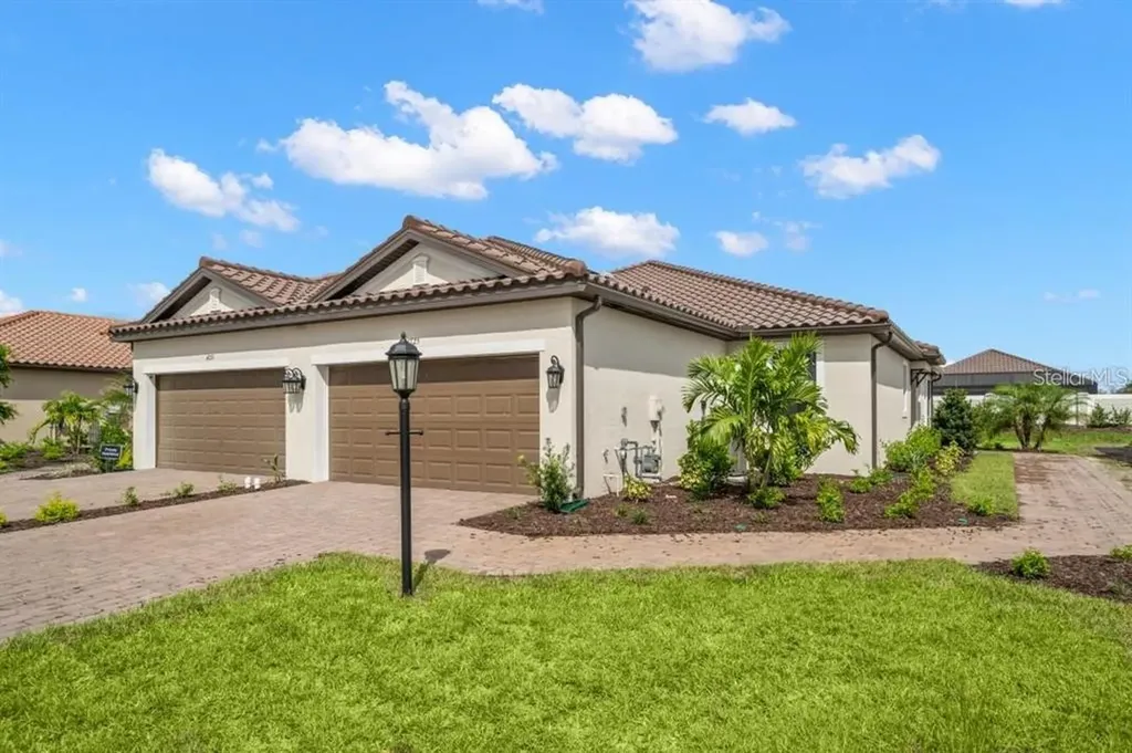 4725 Tortona Court Bradenton FL 34211