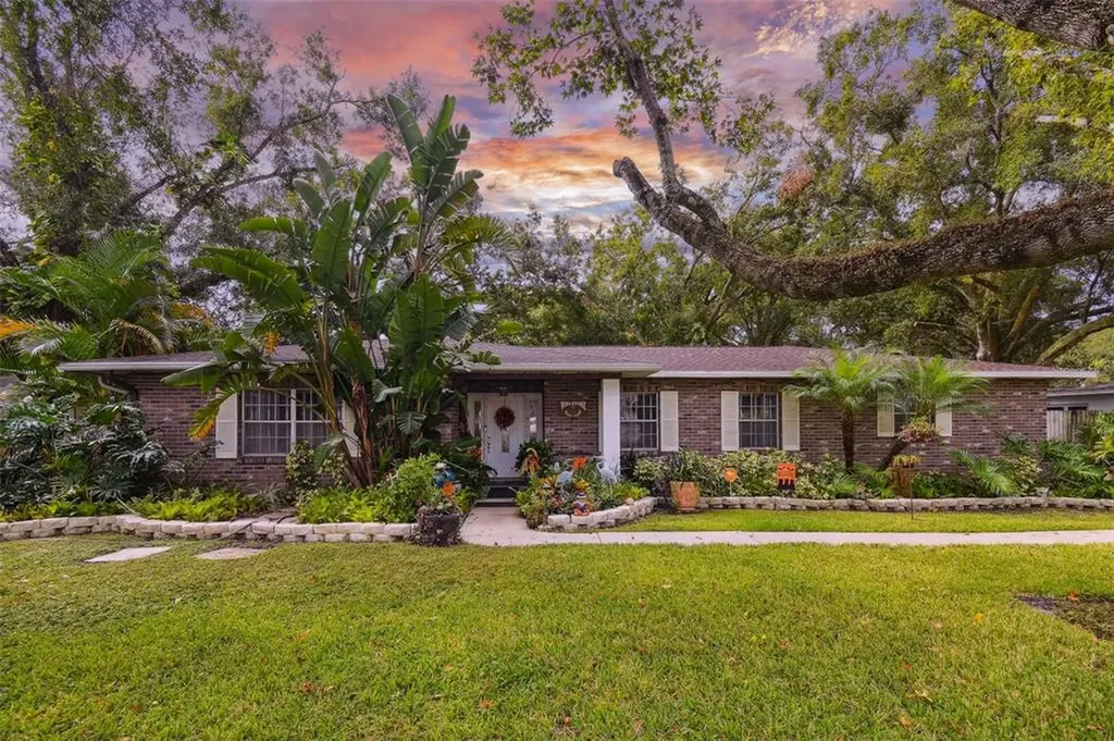 2806 Silver Lake Avenue Tampa FL 33614