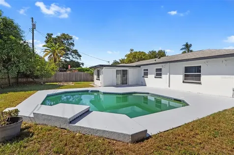 4116 Yardley Avenue N St Petersburg FL 33713