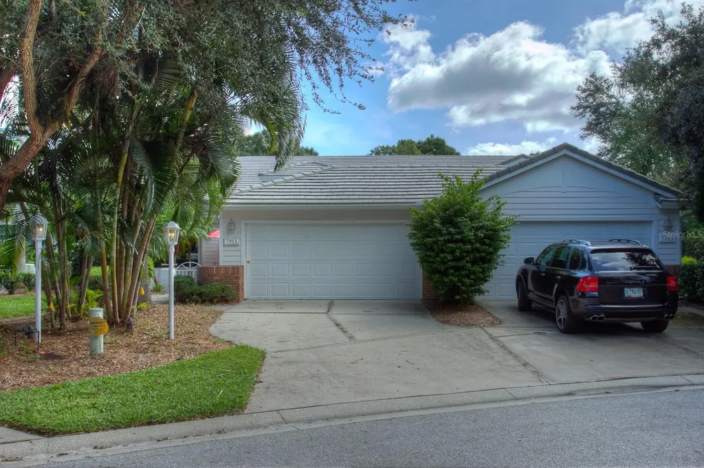 7911 Whitebridge Glen University Park FL 34201