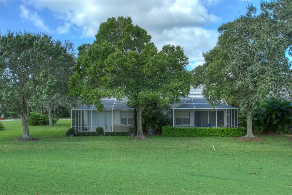 7911 Whitebridge Glen University Park FL 34201