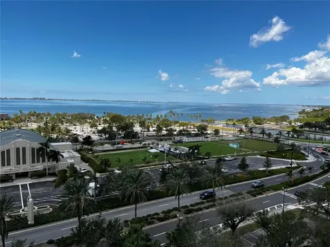 800 N Tamiami Trail Sarasota FL 34236