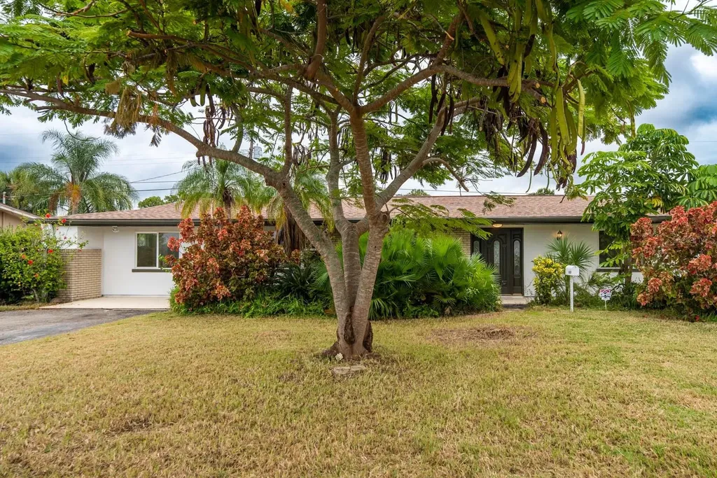 5028 42nd Street S St Petersburg FL 33711