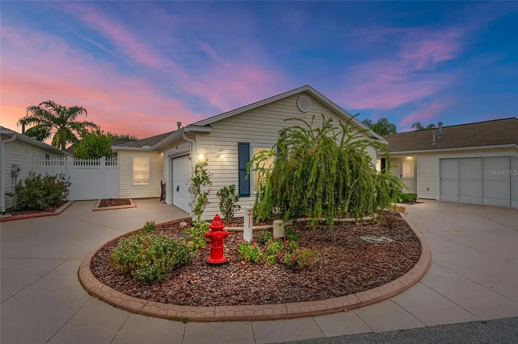 917 Drakeswood Avenue The Villages FL 32162