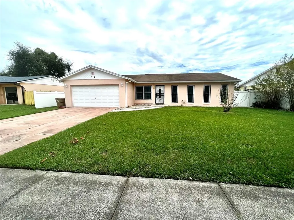 719 Royal Palm Drive Kissimmee FL 34743