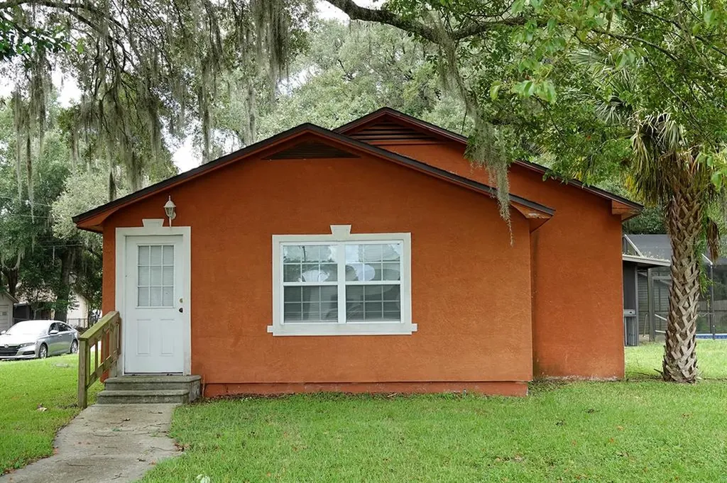 5051 6th Street Zephyrhills FL 33542