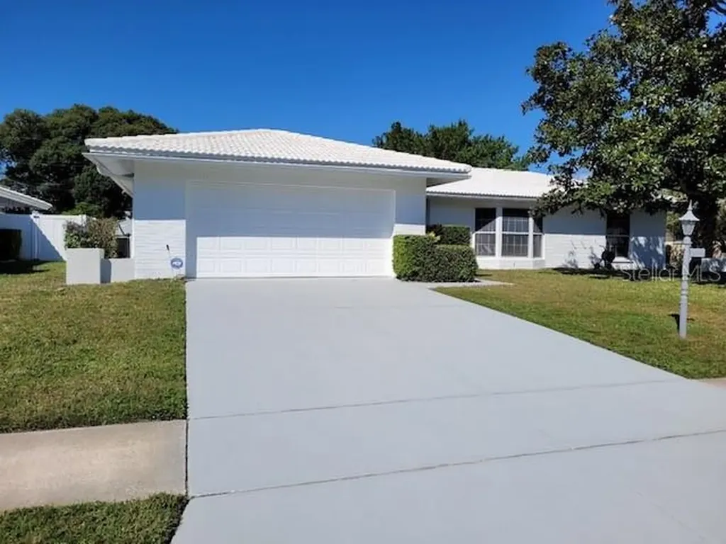 1558 Pennwood Circle N Clearwater FL 33756