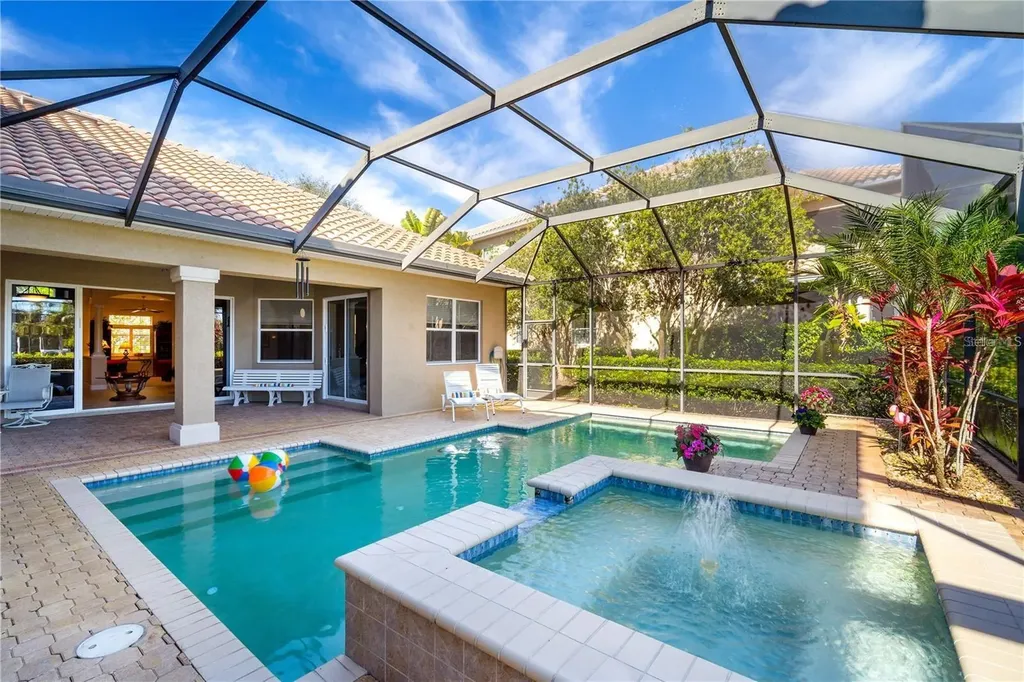 1023 Rainbow Court Bradenton FL 34212
