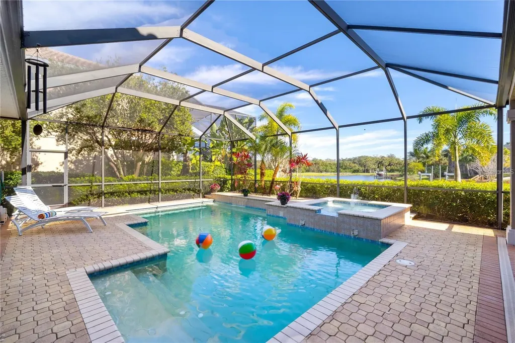 1023 Rainbow Court Bradenton FL 34212