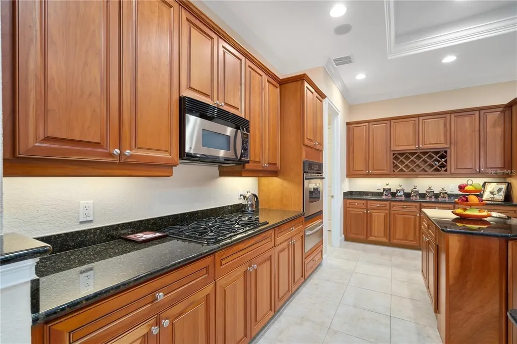 1023 Rainbow Court Bradenton FL 34212