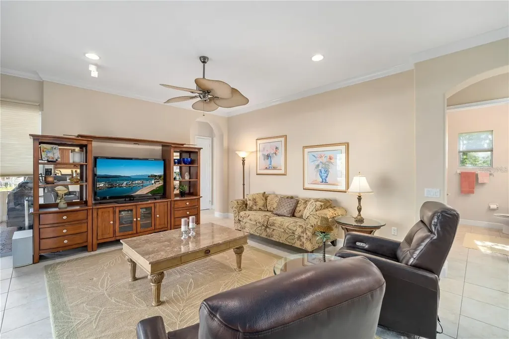 1023 Rainbow Court Bradenton FL 34212