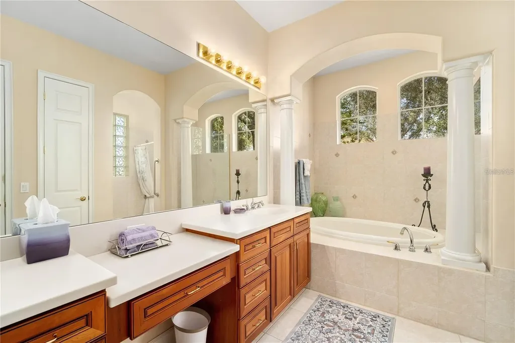 1023 Rainbow Court Bradenton FL 34212
