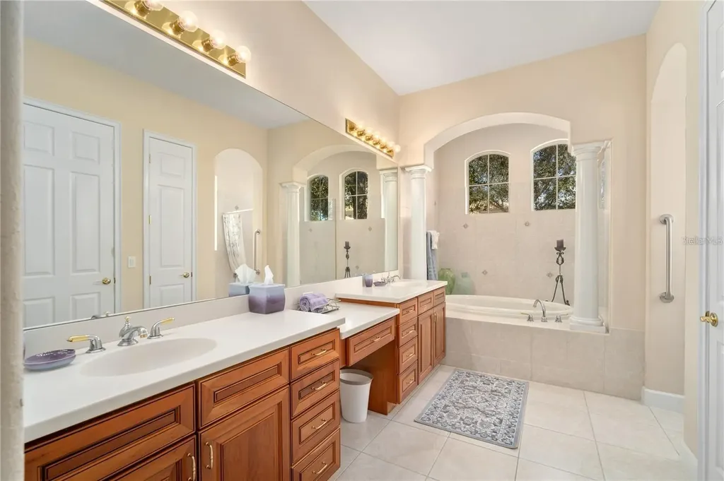 1023 Rainbow Court Bradenton FL 34212