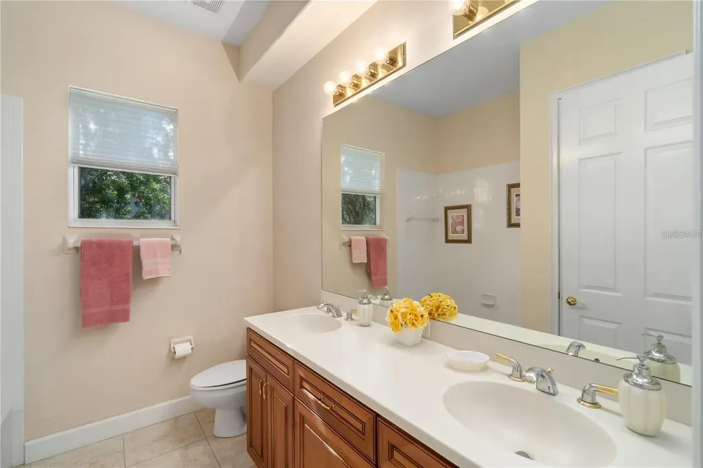 1023 Rainbow Court Bradenton FL 34212