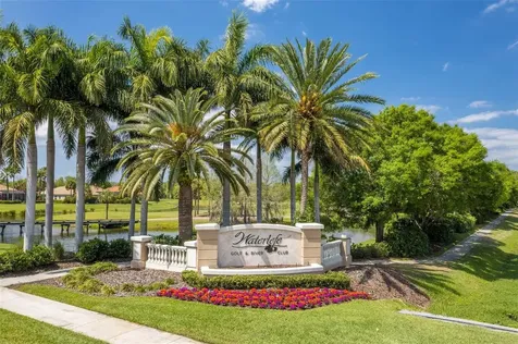 1023 Rainbow Court Bradenton FL 34212