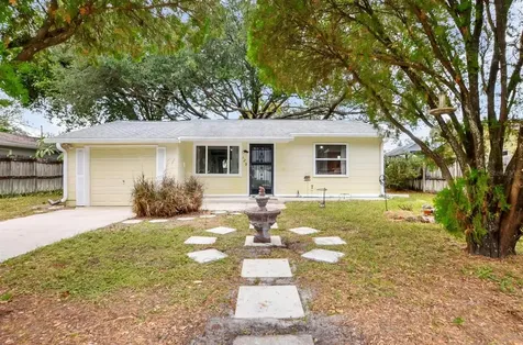 129 NW Lincoln Circle N St Petersburg FL 33702