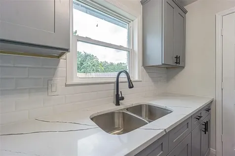 2813 Kimberly Lane Tampa FL 33618