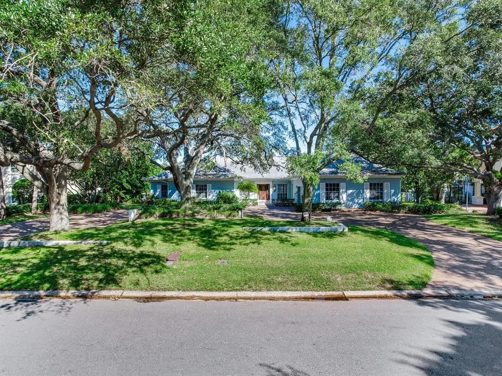 4905 Lyford Cay Road Tampa FL 33629
