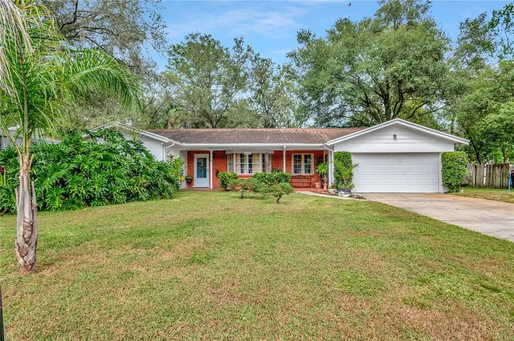 8906 E Lanway Drive Tampa FL 33637