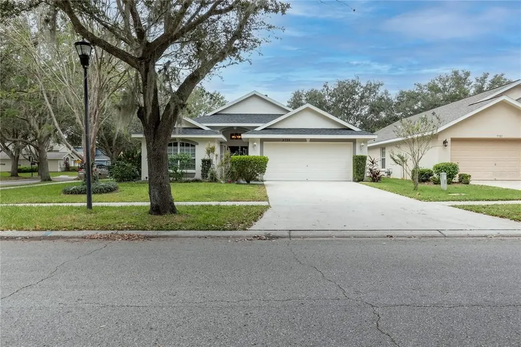 5725 Hawklake Road Lithia FL 33547