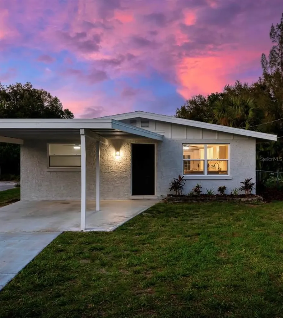 2449 Wood Street Sarasota FL 34237