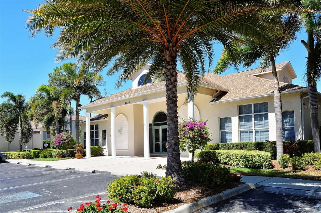 8375 Glenrose Way Sarasota FL 34238