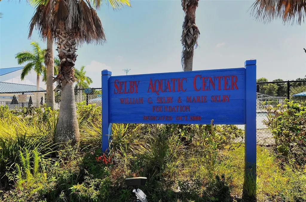8375 Glenrose Way Sarasota FL 34238