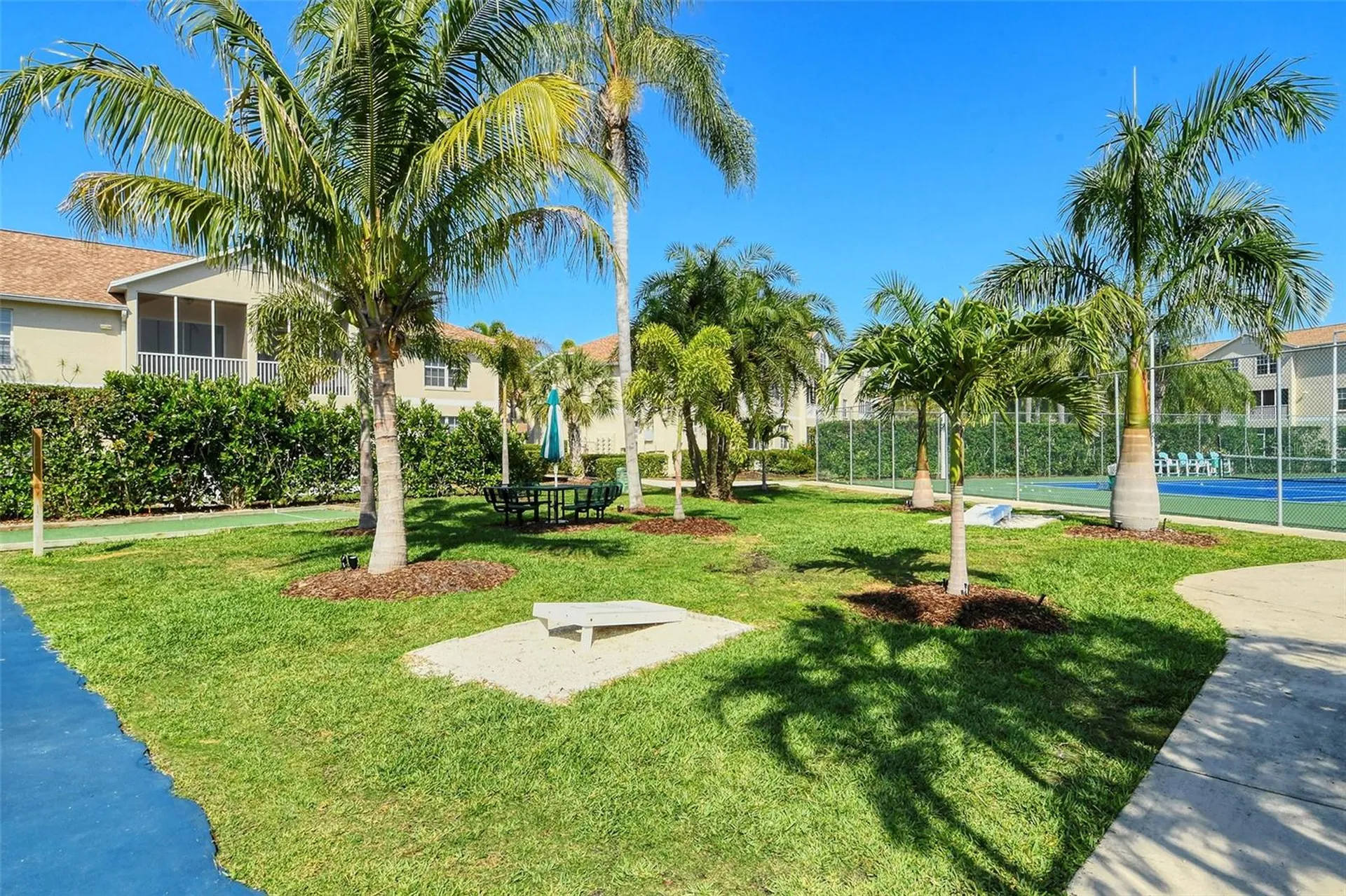 8375 Glenrose Way Sarasota FL 34238