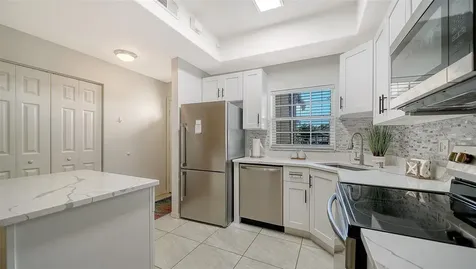 8375 Glenrose Way Sarasota FL 34238