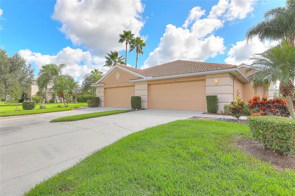 211 Fairway Isles Lane Bradenton FL 34212