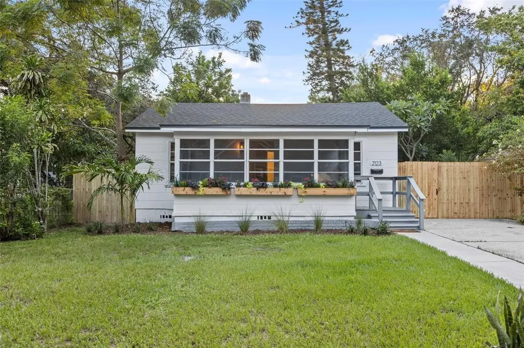 2123 42nd Street S St Petersburg FL 33711