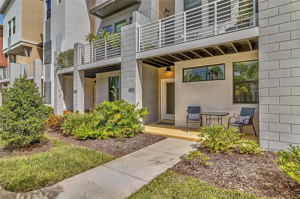 1192 25th Way N St Petersburg FL 33713