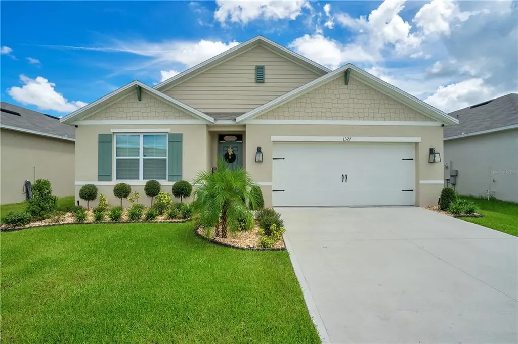 1327 Fox Squirrel Drive Davenport FL 33897