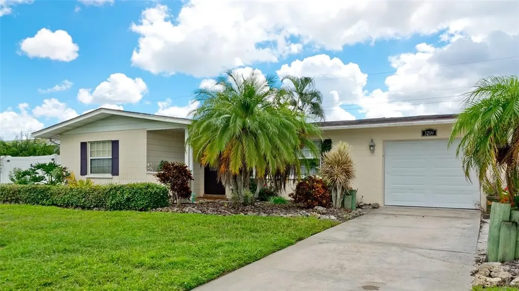 3209 Highland Avenue W Bradenton FL 34205