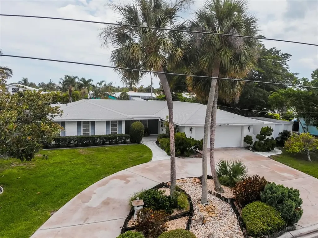 630 Foxworth Lane Holmes Beach FL 34217