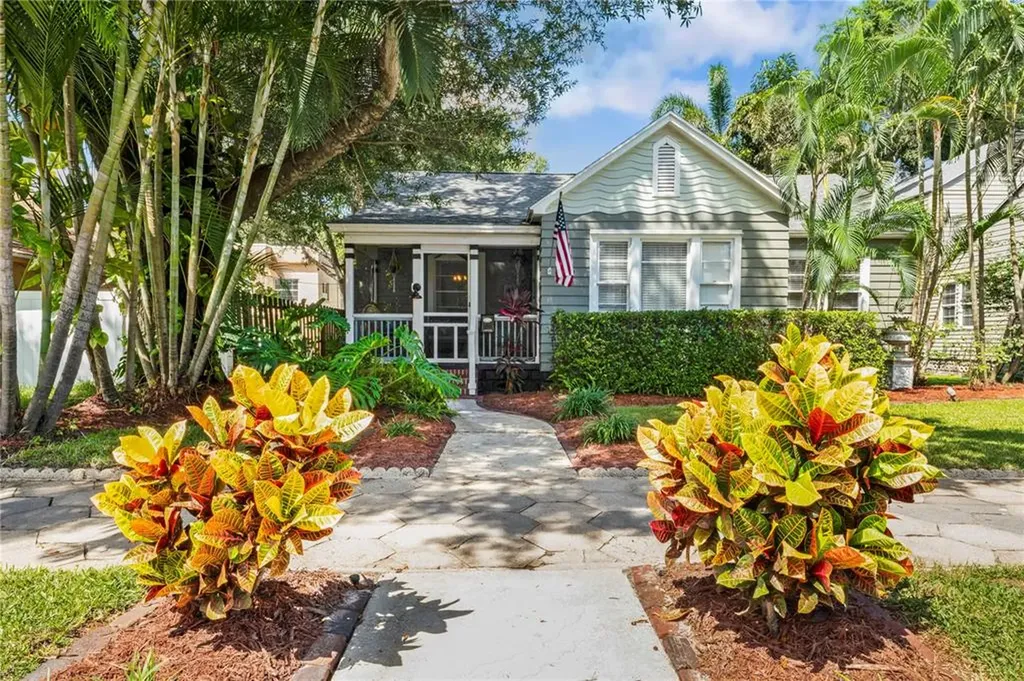 861 29th Avenue N St Petersburg FL 33704