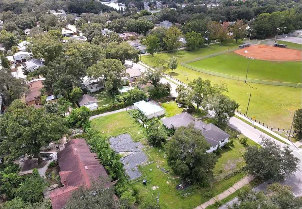 310 W Henry Avenue Tampa FL 33604