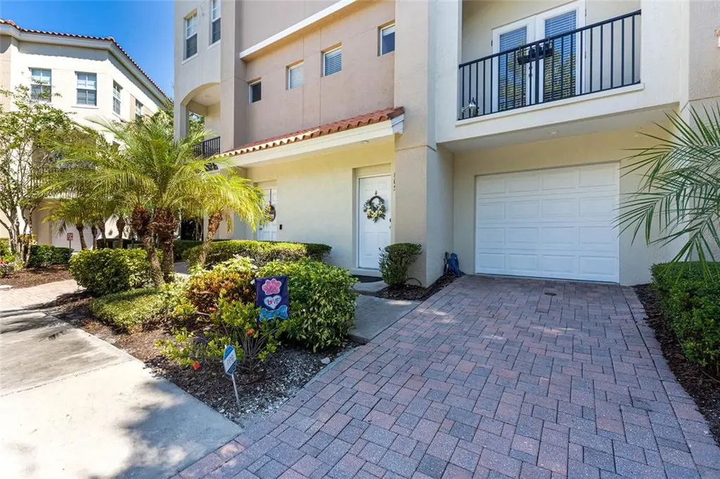 805 100th Avenue N St Petersburg FL 33702