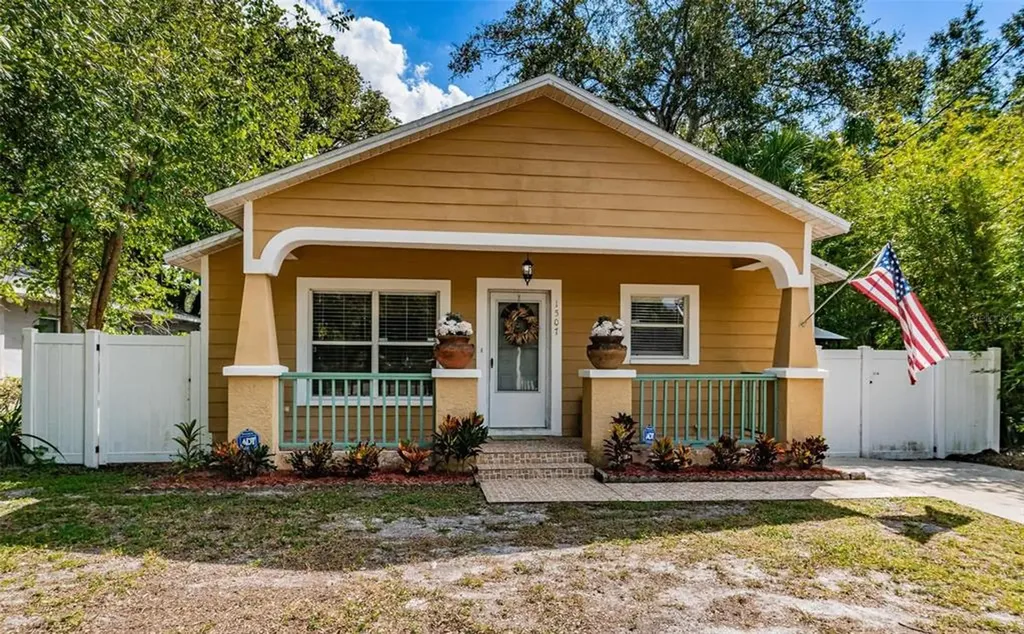 1507 E Henry Avenue Tampa FL 33610