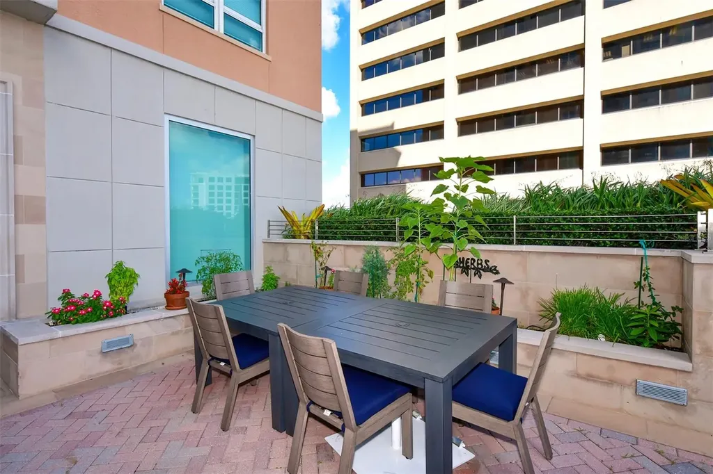1350 Main Street Sarasota FL 34236