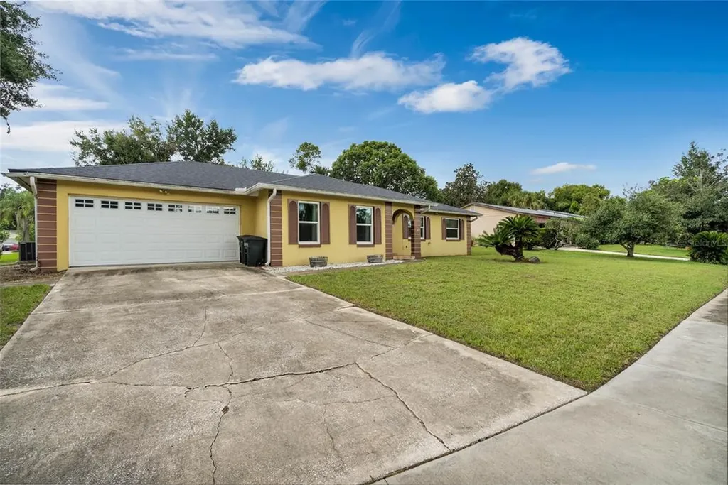 481 Lowndes Square Casselberry FL 32707