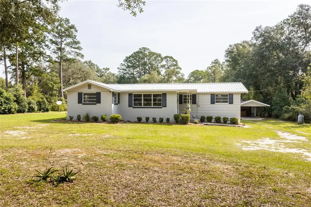 284 S County Road 21 Hawthorne FL 32640