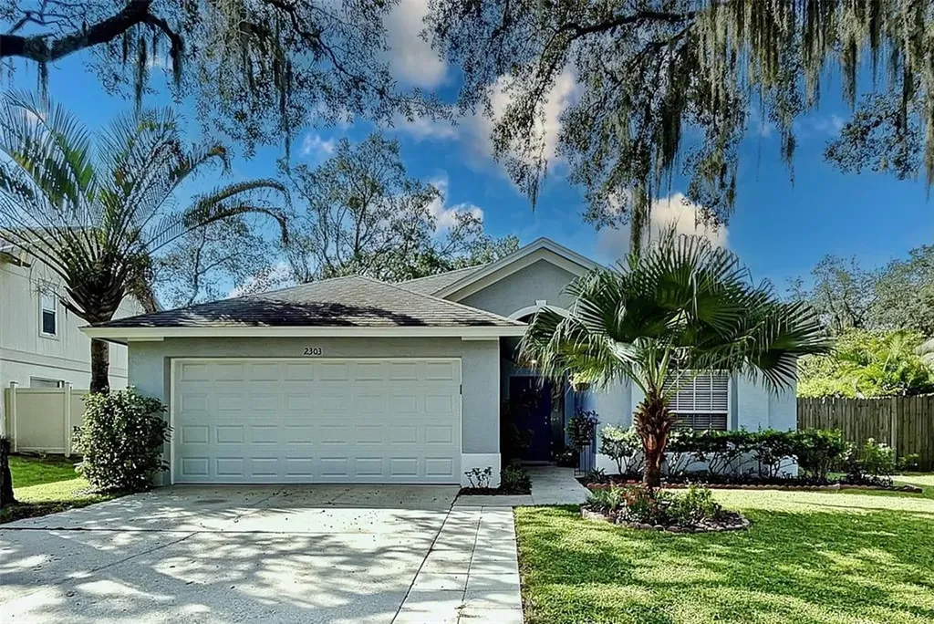 2303 Oakhurst Court Valrico FL 33596