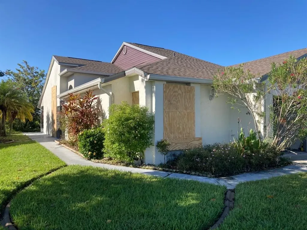 44 Lakepointe Circle Kissimmee FL 34743