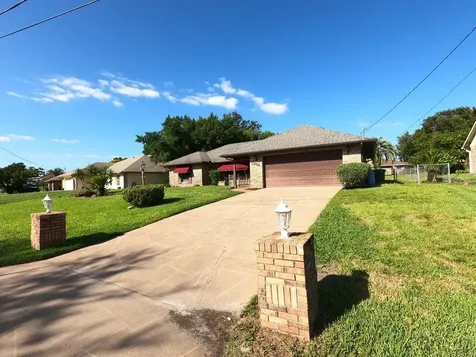 1954 Lindhurst Avenue Deltona FL 32725