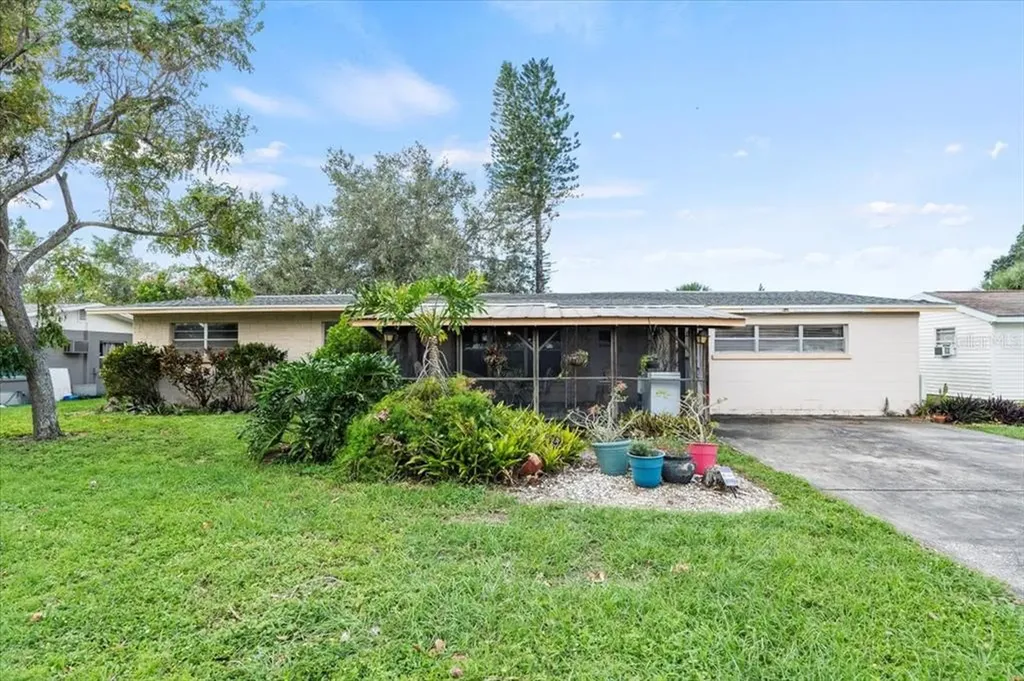 5604 21st Street Court W Bradenton FL 34207