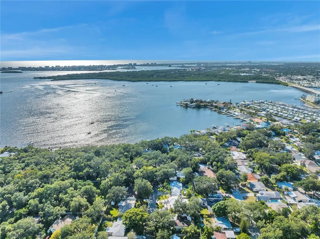 8317 40th Avenue N St Petersburg FL 33709